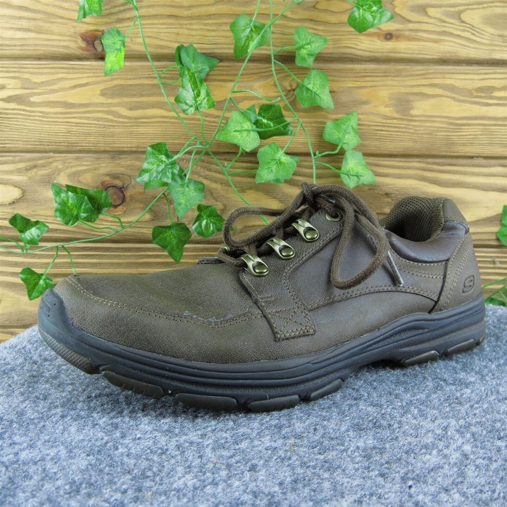 SKECHERS Classic Fit Men Sneaker Shoes Brown Lace Up Size 8.5 Medium
